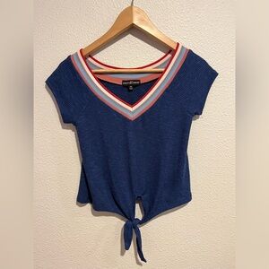 Almost Famous Colorblock Cropped Knot V Neck Short Sleeve Top Size M NWOT